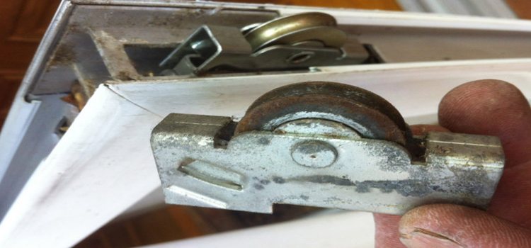 screen door roller repair in West Modesto